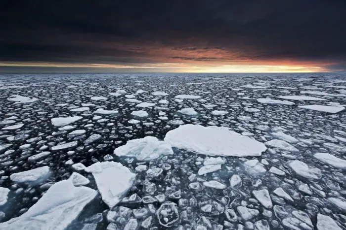 Framed Print : Dusk lights in the high arctic ocean, north of spitsbergen island, Svalbard. Norway