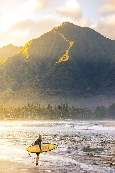 Early morning surf in Hanalei bay, Kauai island, Hawaii, USA