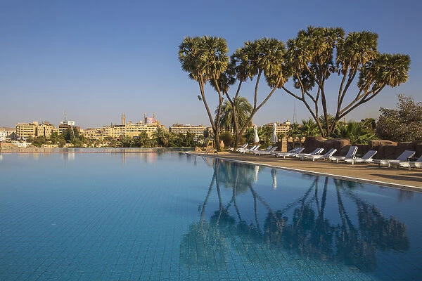 Egypt, Upper Egypt, Aswan, Elephantine Island, Swimming pool at Movenpick Resort