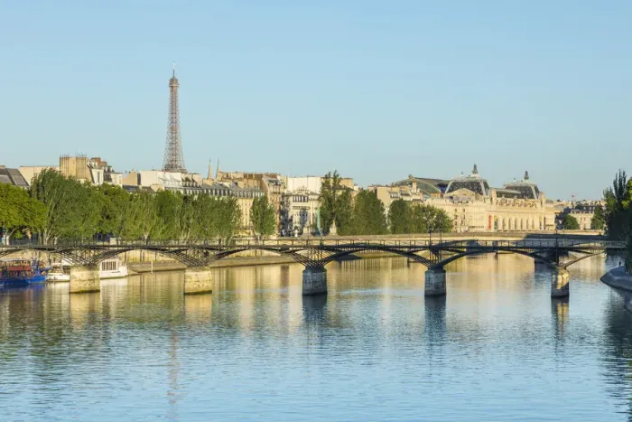 Framed Print : Eiffel Tower & Pont des Arts, Paris, France