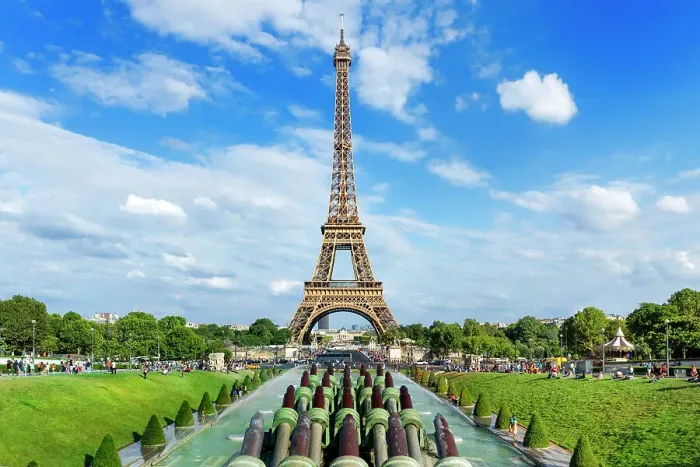 Framed Print : Eiffel Tower, Trocadero Fountains, Invalides, Paris, Ile de France, France Framed Print : Eiffel Tower, Trocadero Fountains, Invalides, Paris, Ile de France, France