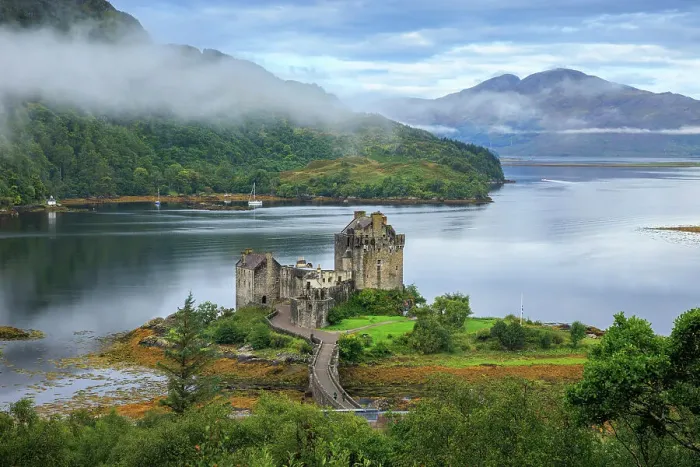 Framed Print : Eilean Donan Castle on Loch Duich, Dornie, Scotland, UK Framed Print : Eilean Donan Castle on Loch Duich, Dornie, Scotland, UK