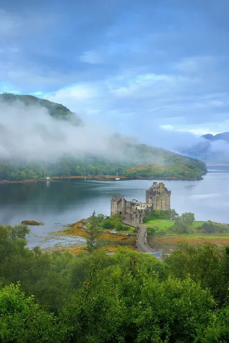 Framed Print : Eilean Donan Castle on Loch Duich, Dornie, Scotland, UK Framed Print : Eilean Donan Castle on Loch Duich, Dornie, Scotland, UK