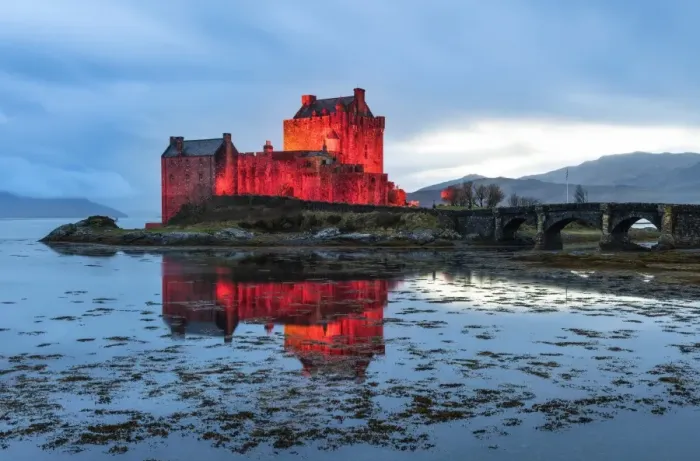 Framed Print : Eilean Donan castle at sunset, Highlands, Scotland Framed Print : Eilean Donan castle at sunset, Highlands, Scotland