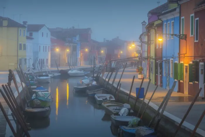 Framed Print : El Caago ('fog'in local dialect) surrounded the small island of Burano Framed Print : El Caago ('fog'in local dialect) surrounded the small island of Burano