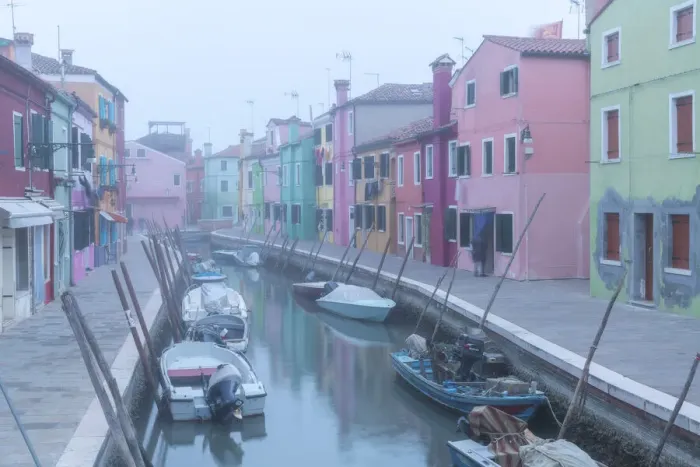 Framed Print : El Caago ('fog'in local dialect) surrounded the small island of Burano Framed Print : El Caago ('fog'in local dialect) surrounded the small island of Burano