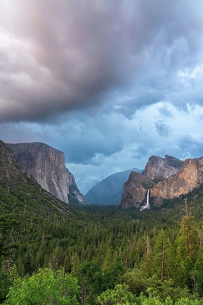 El Capitan and Bridalveil Fall as seen from Tunnel view viewpoint at sunset, Yosemite National Park, UNESCO, Sierra Nevada, California, USA