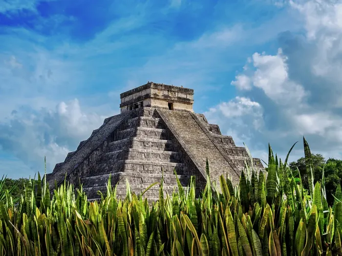 Framed Print : El Castillo or Temple of Kukulcan, Chichen Itza, Yucatan State, Mexico Framed Print : El Castillo or Temple of Kukulcan, Chichen Itza, Yucatan State, Mexico