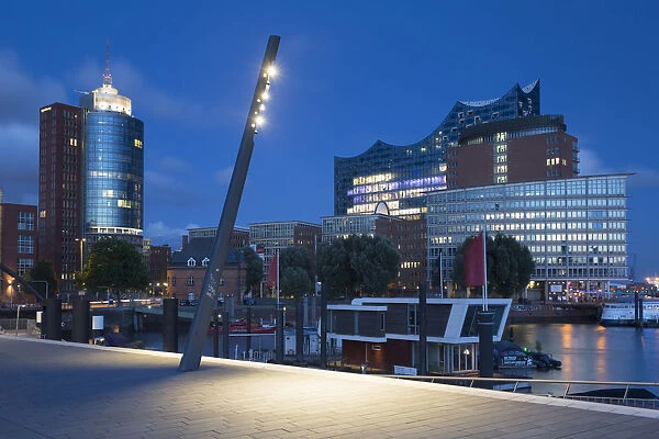 Elbphilharmonie concert hall, Elbpromenade and harbour, Hamburg, Germany