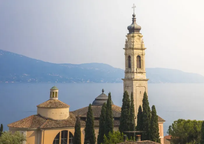 Framed Print : Elevated view of Gargnano, a small village on Garda Lake coastline. Brescia District