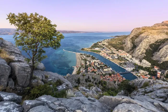 Framed Print : Elevated view of Omis and the Cetina river canyon, Dalmatia, Adriatic Coast, Croatia