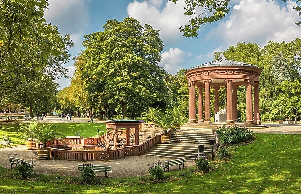 Elisabethenbrunnen (built 1918) in the spa gardens of Bad Homburg vor der Hohe, Taunus, Hesse, Germany
