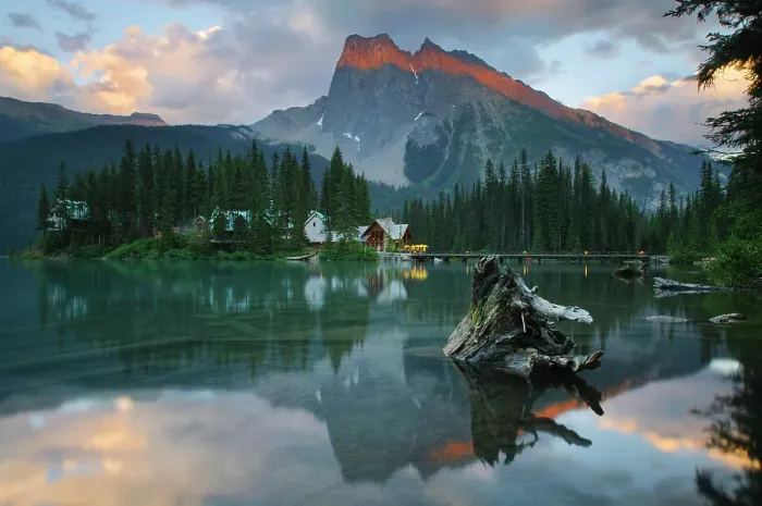 Framed Print : Emerald Lake, Yoho National Park, British Columbia, Canada Framed Print : Emerald Lake, Yoho National Park, British Columbia, Canada