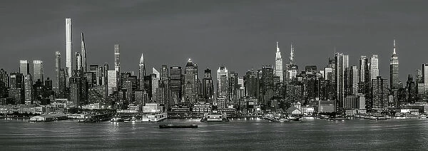 Empire State Building & Midtown Manhattan from New Jersey, New York City, USA