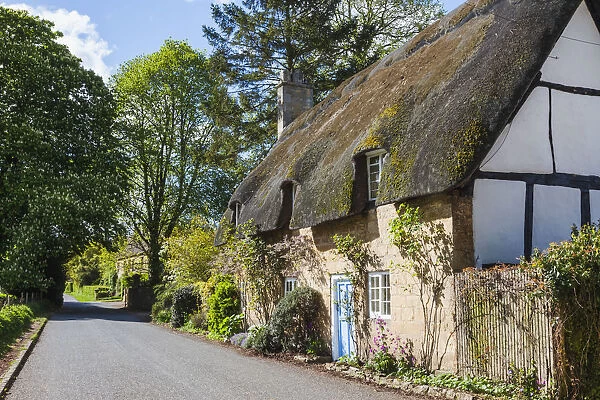 England, Cotswolds, Worcestershire, Broadway, Thatched Roof House