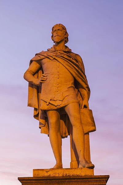England, East Yorkshire, Kingston upon Hull, Statue of Sir William de-la-Pole, First