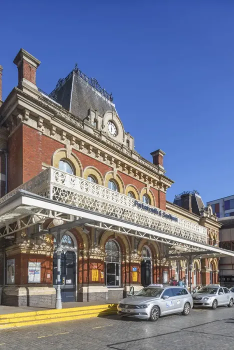 Framed Print : England, Hampshire, Portsmouth, The Victorian Era Facade of Portsmouth and Southsea Railway Station Framed Print : England, Hampshire, Portsmouth, The Victorian Era Facade of Portsmouth and Southsea Railway Station
