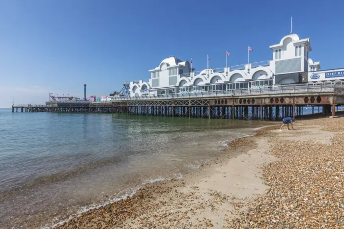 Framed Print : England, Hampshire, Portsmouth, Southsea, Southsea Beach and Pier Framed Print : England, Hampshire, Portsmouth, Southsea, Southsea Beach and Pier