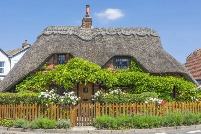 Framed Print : England, Hampshire, Test Valley, Kings Somborne, Traditional Thatched Roof House Framed Print : England, Hampshire, Test Valley, Kings Somborne, Traditional Thatched Roof House