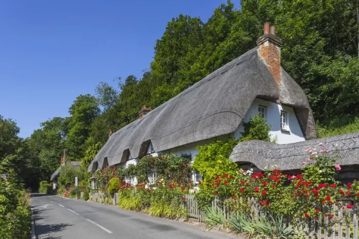 Framed Print : England, Hampshire, Test Valley, Wherwell, Traditional Thatched Country House and Empty Road Framed Print : England, Hampshire, Test Valley, Wherwell, Traditional Thatched Country House and Empty Road