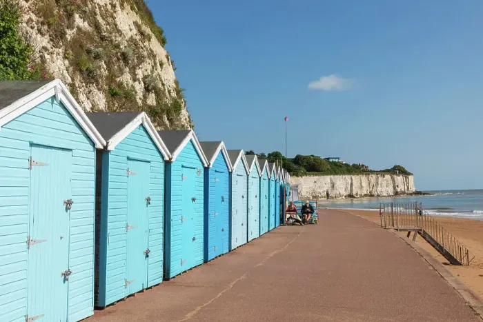 Framed Print : England, Kent, Broadstairs, Stone Bay, Row of Colourful Beach Huts Framed Print : England, Kent, Broadstairs, Stone Bay, Row of Colourful Beach Huts