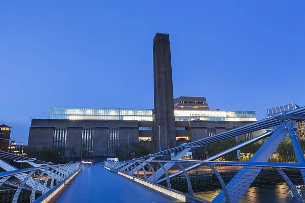 England, London, Bankside, Millenium Bridge and Tate Modern