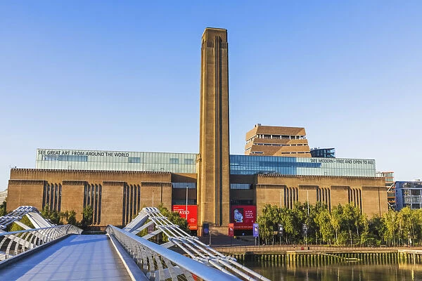 England, London, Bankside, Tate Modern Gallery and Millenium Bridge