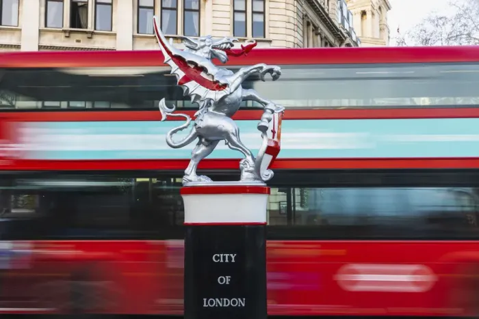 Framed Print : England, London, City of London, Dragon Statue Boundry Mark Guarding The Entrance Framed Print : England, London, City of London, Dragon Statue Boundry Mark Guarding The Entrance