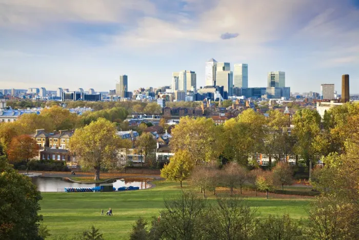 Framed Print : England, London, Greenwhich, Royal Greenwich Park and Canary Wharf in Autumn Framed Print : England, London, Greenwhich, Royal Greenwich Park and Canary Wharf in Autumn