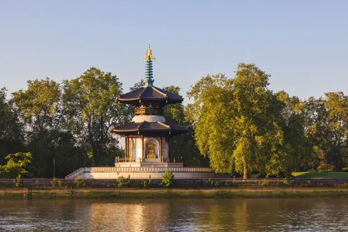 Framed Print : England, London, Kennington, Vauxhall Gardens, Japanese Peace Pagoda and River Thames Framed Print : England, London, Kennington, Vauxhall Gardens, Japanese Peace Pagoda and River Thames