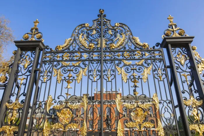 Framed Print : England, London, Kensington, Kensington Palace, Entrance Gates Framed Print : England, London, Kensington, Kensington Palace, Entrance Gates