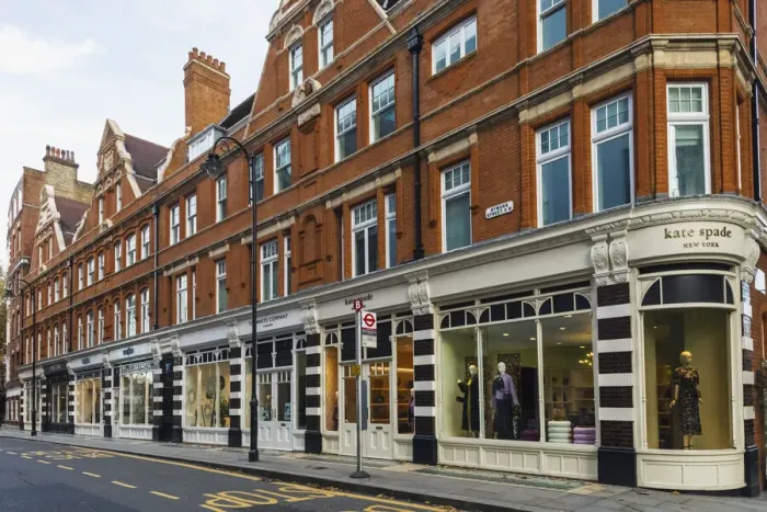 Framed Print : England, London, Knightsbridge Belgravia and Chelsea, Sloane Square, Symons Street