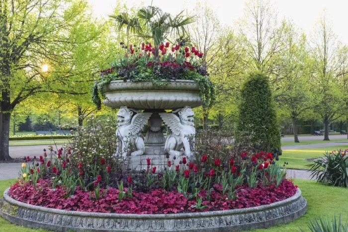 Framed Print : England, London, Regents Park, Avenue Gardens, The Griffin Tazza (Lion Vase Framed Print : England, London, Regents Park, Avenue Gardens, The Griffin Tazza (Lion Vase
