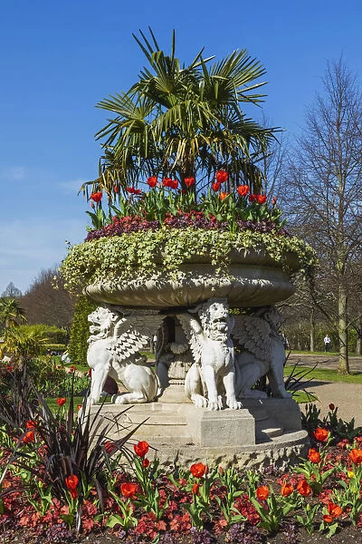 England, London, Regents Park, Avenue Gardens, The Griffin Tazza (Lion Vase)