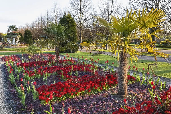 England, London, Regents Park, Avenue Gardens and Spring Flowers