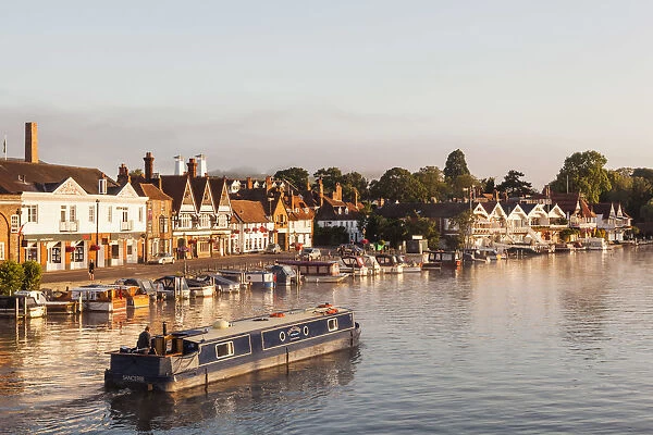 England, Oxfordshire, Henley-on-Thames, Boathouses and River Thames
