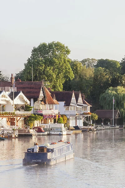 England, Oxfordshire, Henley-on-Thames, Boathouses and River Thames