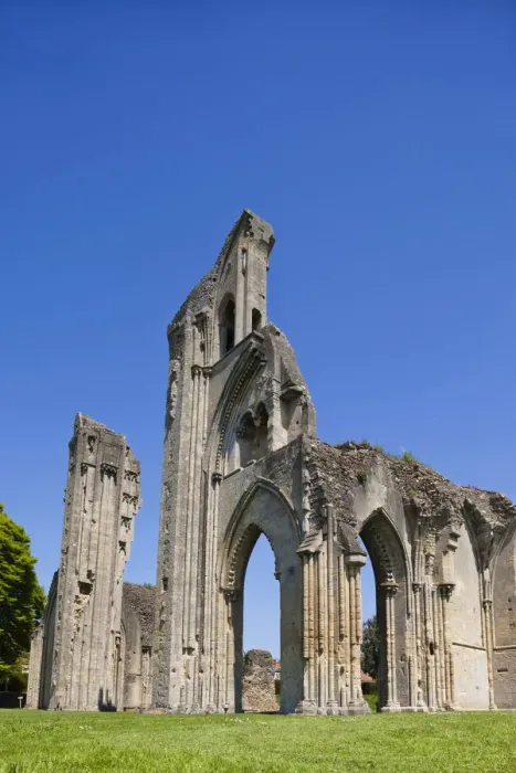 Framed Print : England, Somerset, Glastonbury, Glastonbury Abbey, The High Altar Framed Print : England, Somerset, Glastonbury, Glastonbury Abbey, The High Altar