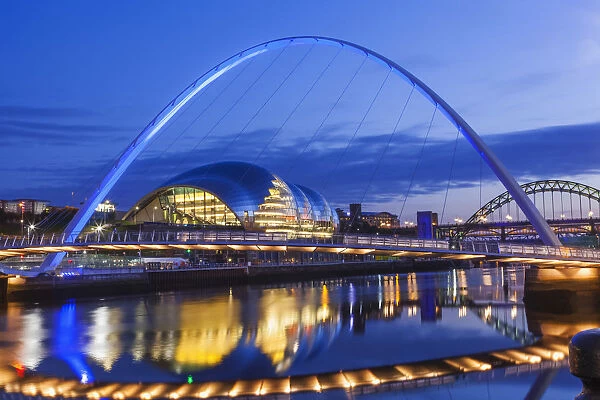 England, Tyne and Wear, Gateshead, Newcastle, Gateshead Millenium Bridge and Newcastle