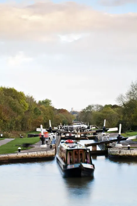 Framed Print : England, Warwickshire, near Warwick, Hatton, Hatton Locks on the Grand Union Canal Framed Print : England, Warwickshire, near Warwick, Hatton, Hatton Locks on the Grand Union Canal