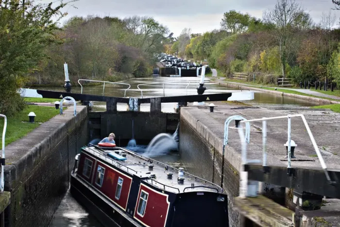 Framed Print : England, Warwickshire, near Warwick, Hatton, Hatton Locks on the Grand Union Canal