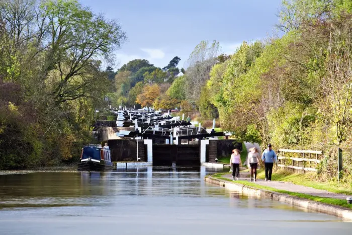 Framed Print : England, Warwickshire, near Warwick, Hatton, Hatton Locks on the Grand Union Canal Framed Print : England, Warwickshire, near Warwick, Hatton, Hatton Locks on the Grand Union Canal