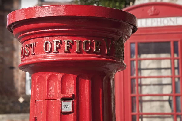 England, Warwickshire, Warwick, Old red post box and telephone box