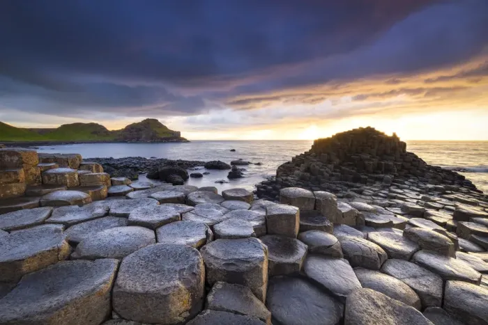 Framed Print : An epic sunset at the Giants Causeway with its iconic basalt columns