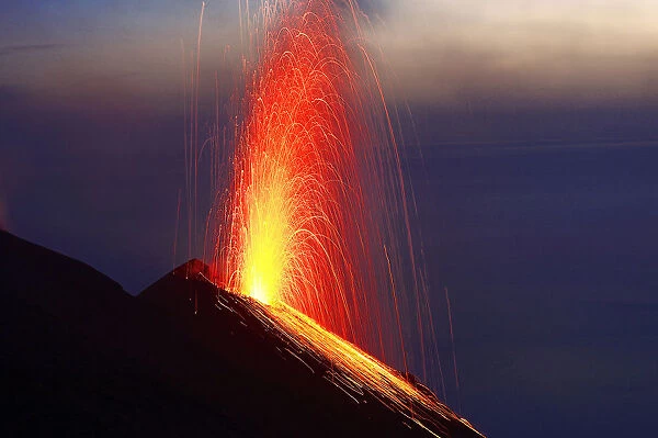 Eruption of the volcano Stromboli Stromboli, Aeolian, or Aeolian Islands, Sicily, Italy