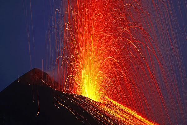 Eruption of the volcano Stromboli Stromboli, Aeolian, or Aeolian Islands, Sicily, Italy
