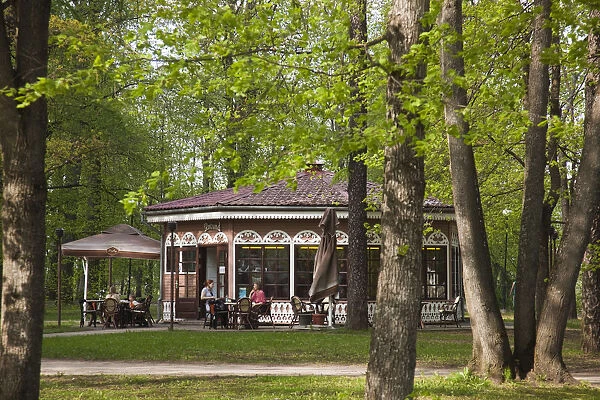 Estonia, Southeastern Estonia, Tartu, Toomemagi, Cathedral Hill, small park cafe