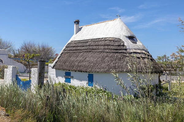 Europe, France, Provence-Alpes-Cote d'Azur, Bouches-du-Rhone, Camargue, Saintes-Maries-de-la-Mer, a typical gurdian's house with thatched roof