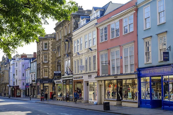 Europe, Great Britain, England, Oxfordshire, Oxford, shops on the High street