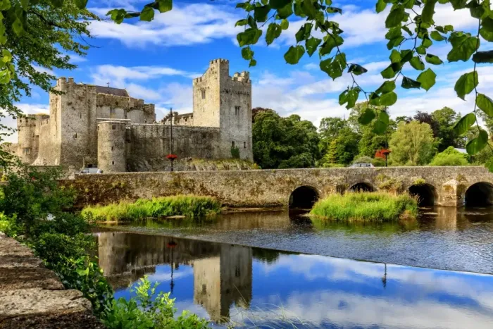 Framed Print : Europe, Ireland, Caher, Tipperary, medieval town of Caher with fortress and bridge
